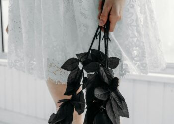 Beyaz Dantelli Elbise / Burçin Kıtır