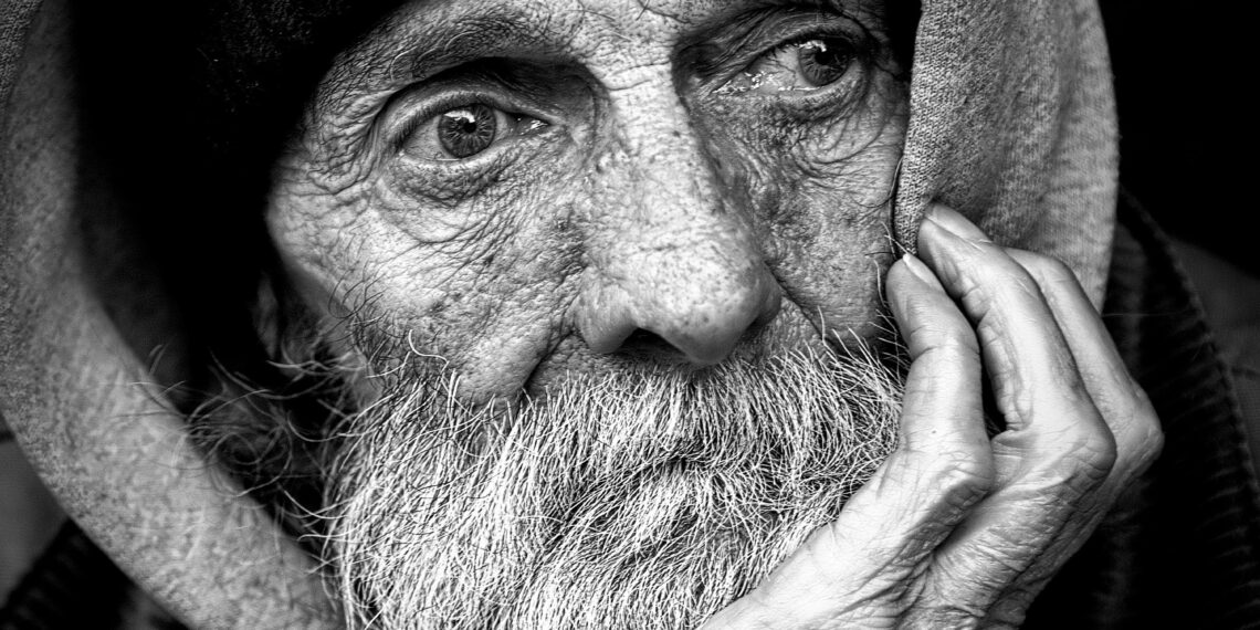 Yaşlı Adam / Ayfer Kayaaltı