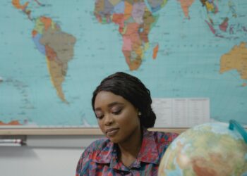 Elif Öğretmen / Yıldız Karaca