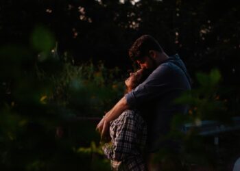 Sevgiyle Savaş / Ali Gürler