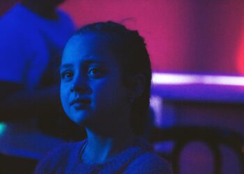 Nezahat Bir Çocuktu / Dontkast