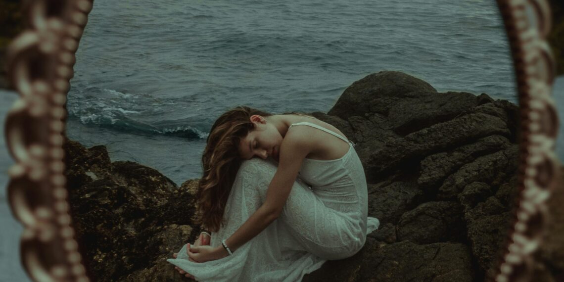 Aynadaki Yalanlar / Ayşe Balkır