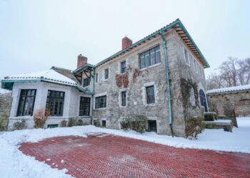 Uhrevi / Sibel Katırcı