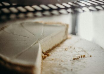 Tatlı ama Tatsız / Habibe Şenol