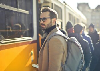 İnsan İnsana / Sevgi Erol Öçal