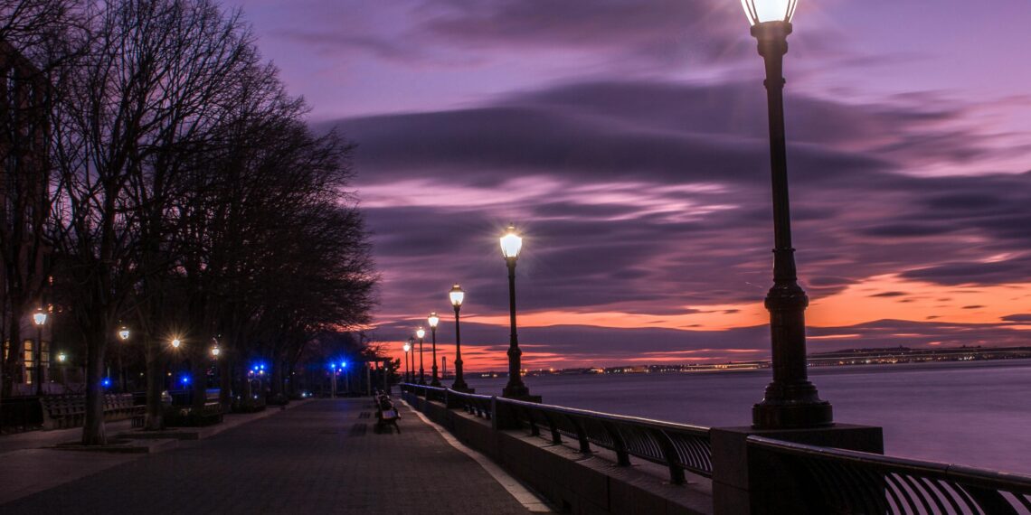 Uzak Akşamlarında / İrem Ceylan