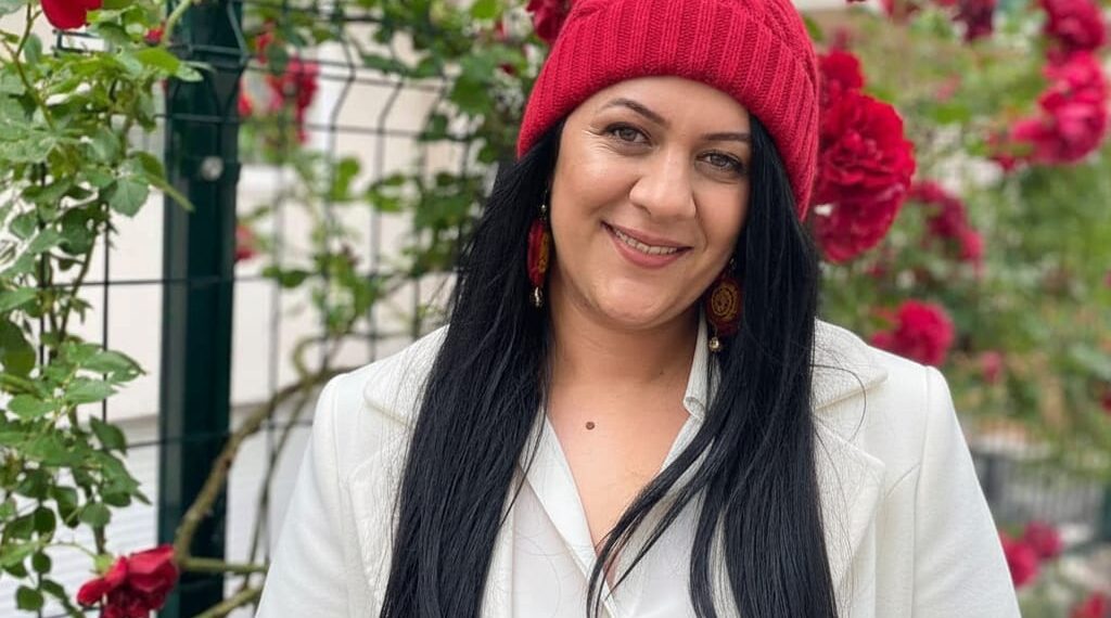 Ayna / Yaprak Karahan