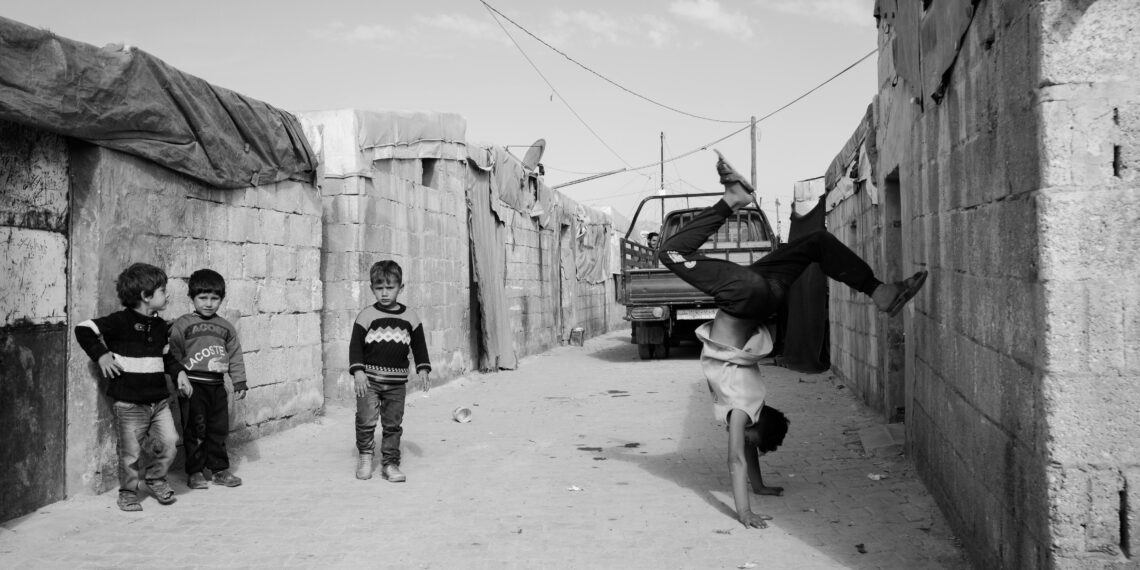 Kerpiç Duvarlar / Sevgi Erol Öçal