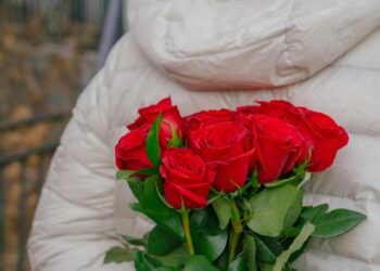 Kapımda Sen Kokulu Çiçekler / Eylem Eşsizer