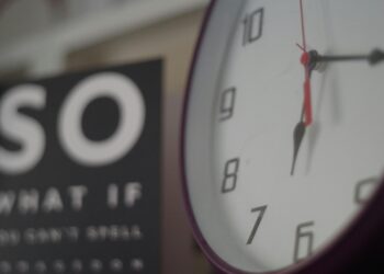 Zaman Konuştu, Ben Sustum / Nazife Yalçın