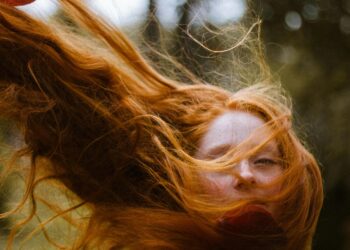 Umutsuz Çığlık / Melek Acar