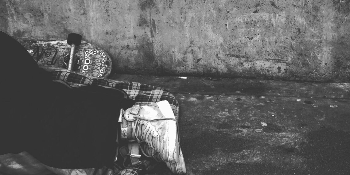 Yoksulluğa Ağıt / Eyüp Toru