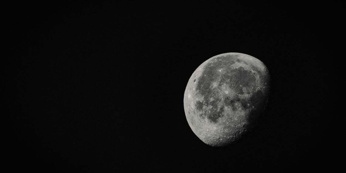 Süzülür Ay Işığı / Ramazan Özer