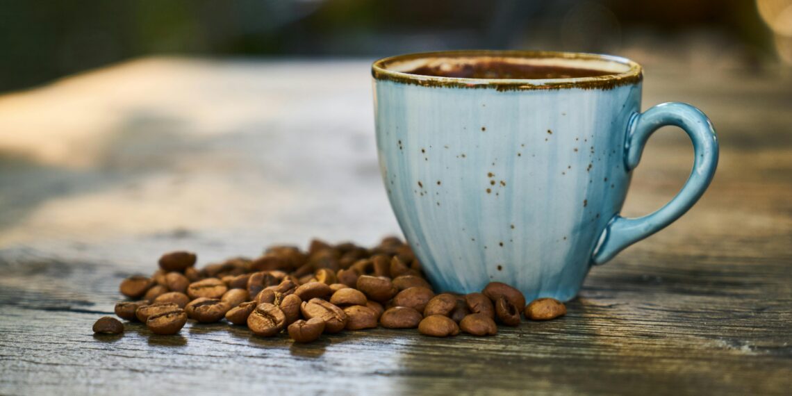 BİR KAHVE GİBİDİR YALNIZLIK