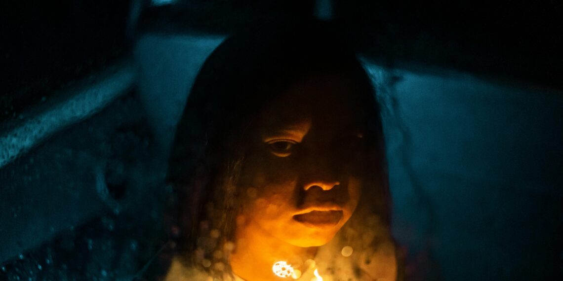 DÜNYA SUSTU / SELCEN GEZGİN