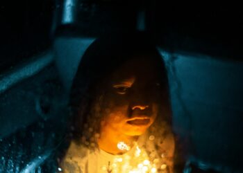 DÜNYA SUSTU / SELCEN GEZGİN