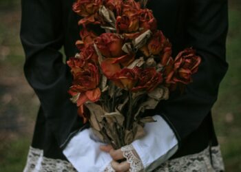 Faust ve Gölge Yanlarımız / Başak Altuğ