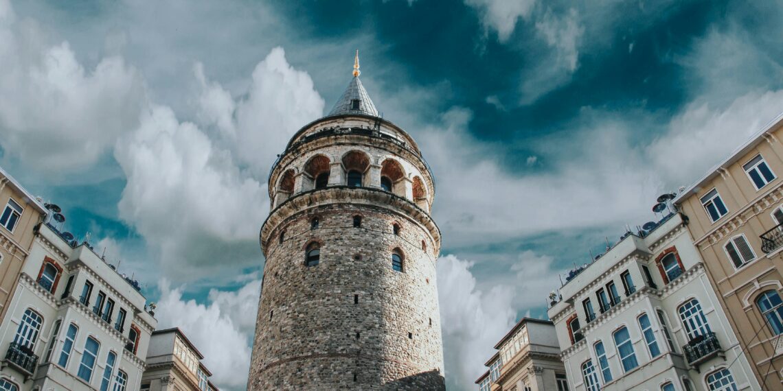 DOĞU ROMA BİZE NE KADAR YAKIN NE KADAR UZAK / Can Akkaynak