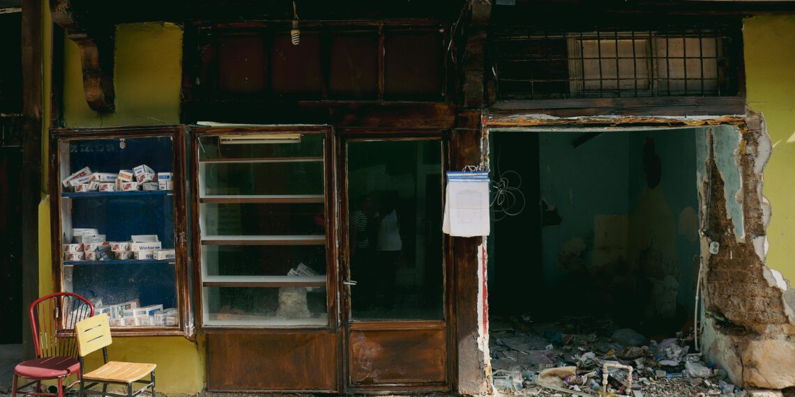 Askıda Kalan Zaman / Serhan Pakdemir