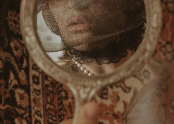 Antiscia / Özgü Elvan Yılmaz