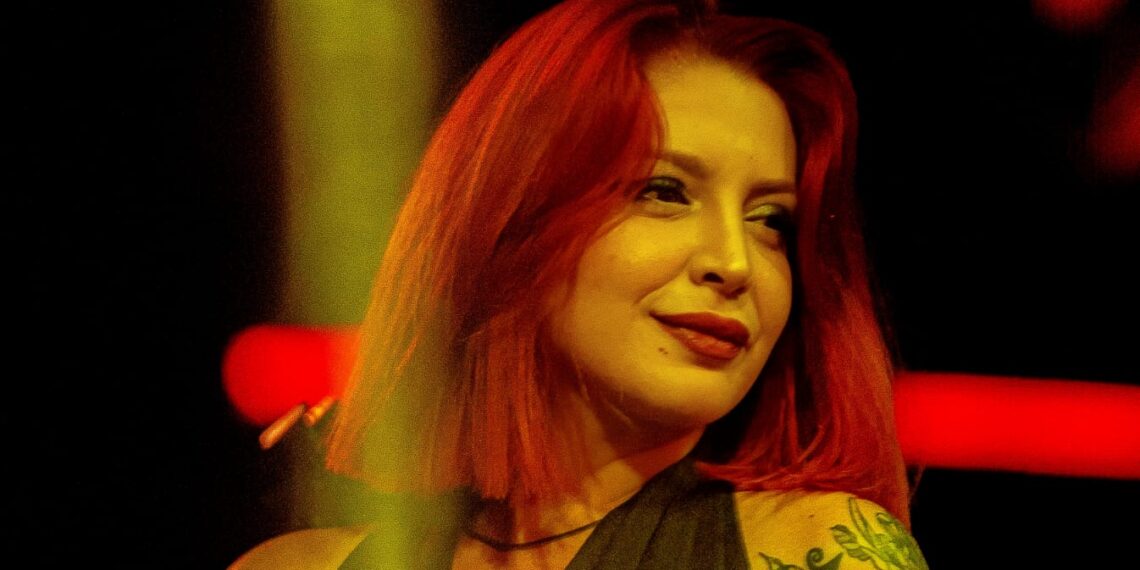 Güzel Müzisyen Ezgi Beyaz ile Söyleşi / Betül Fırat