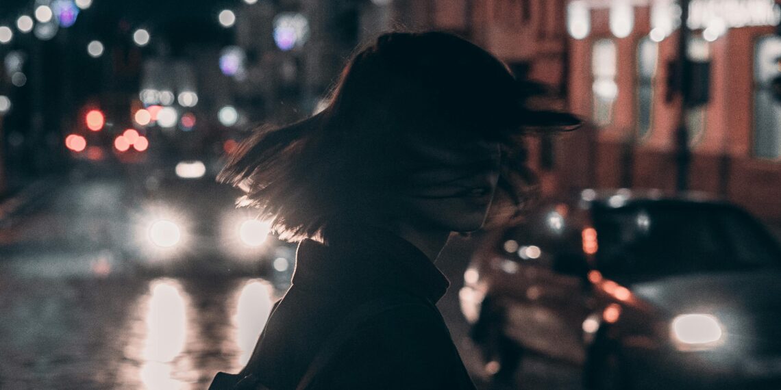 Gerçeğin İzinde / Erkan Eren