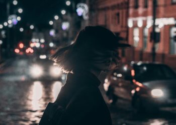 Gerçeğin İzinde / Erkan Eren