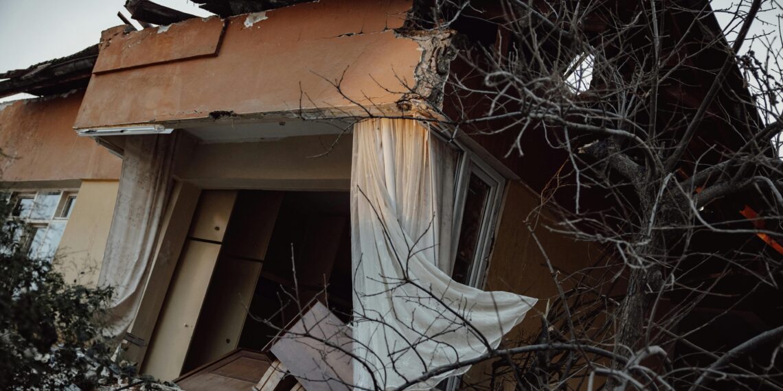 Sallanan Perde / Hatice Güray