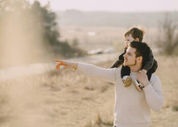 Çocuğumla Arkadaş Gibiyiz Yalanı / Aşk Yazarı Mustafa Çifci