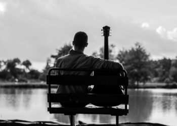 İki Gönül Arasında / Erkan Eren