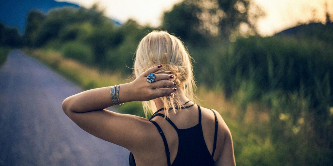 Şimdi Yanımda Olsan Bu Kadar Özlemezdim Belki / Güray Barın