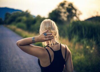 Şimdi Yanımda Olsan Bu Kadar Özlemezdim Belki / Güray Barın
