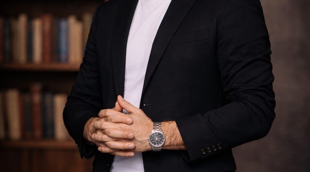 Yazar Suat Altınok Kimdir?