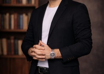 Yazar Suat Altınok Kimdir?