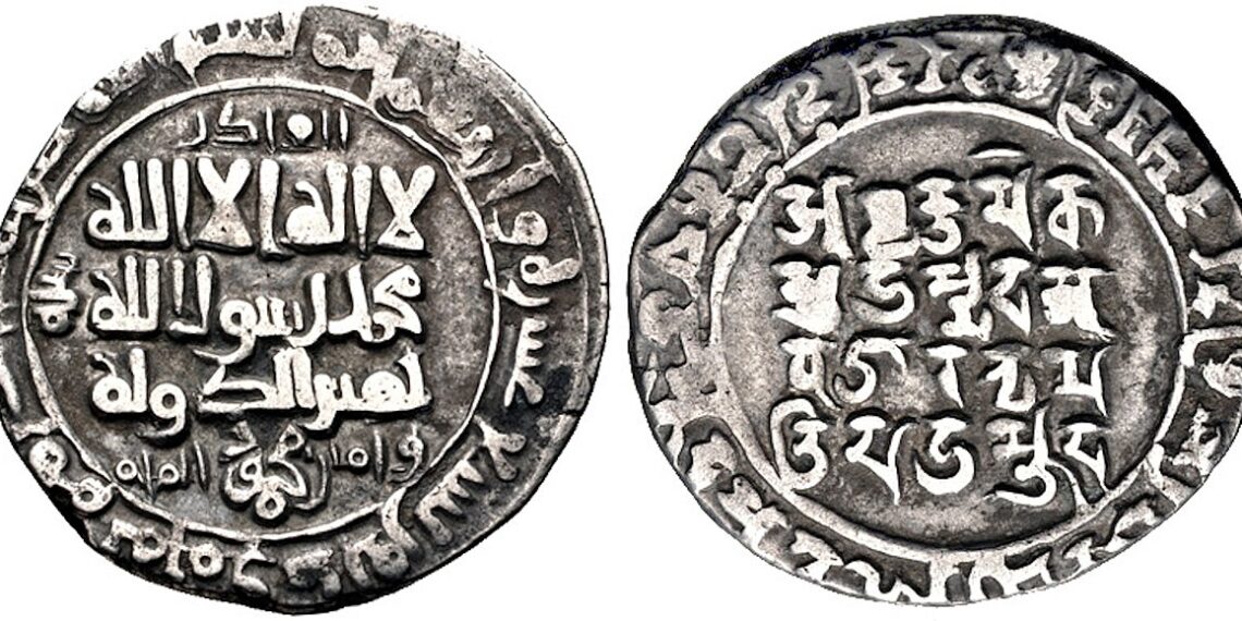 EMİR MAHMUD GAZNEVİ’NİN İKİ DİLLİ SİKKELERİ ÜZERİNE