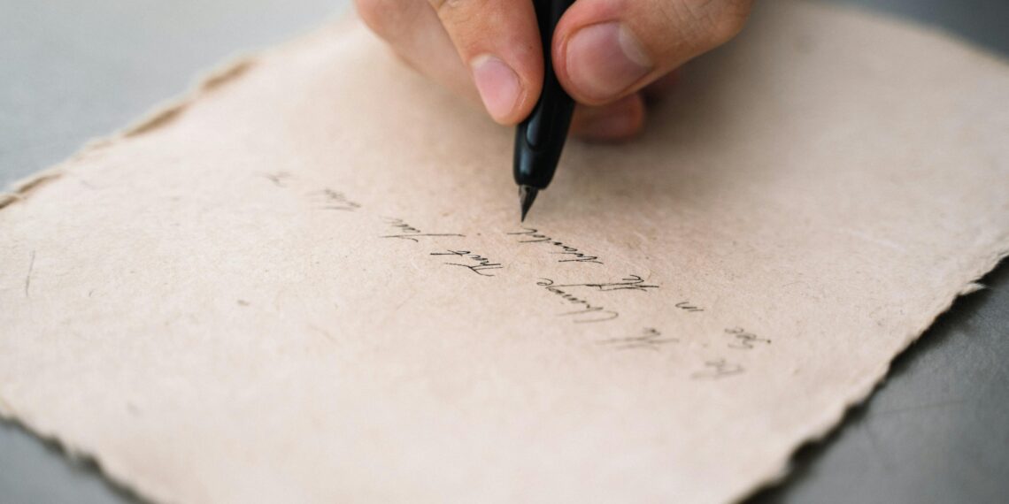 Sanatın Yaralı Düşleri : Kurguyu Estetik Mekânda Sağlamak / Ahmet Özbek