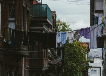 Yeller Esiyor / Nafiye Tanbastılar