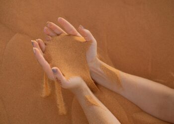 Kum Tanesi / Hilal Saraç