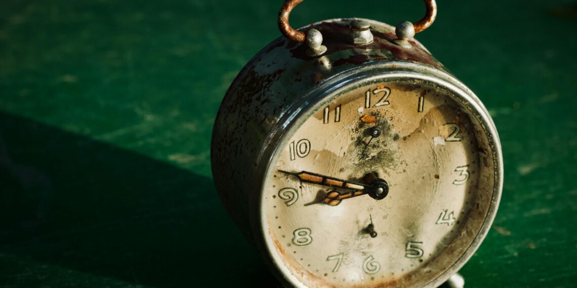 Eksik Okunan Dünya / Serhan Pakdemir