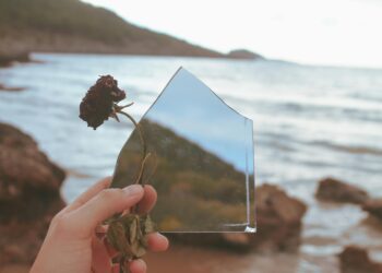 Zamanın Kırık Aynasında Bir Kent Masalı / Oğuz Kağan Aydos