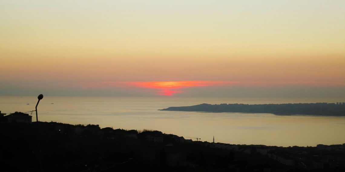 Bir İntiharın Gölgesi / Hasan Turunç