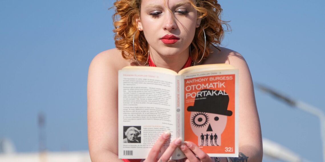 Otomatik Portakal (Anthony Burgess) / Çınar Özyaşar