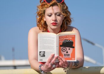 Otomatik Portakal (Anthony Burgess) / Çınar Özyaşar