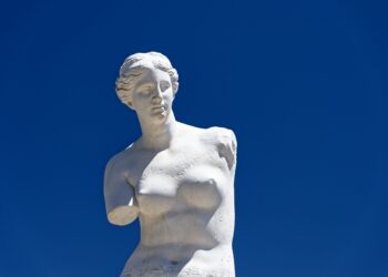 Güzel Helen / Melek Sena Demir