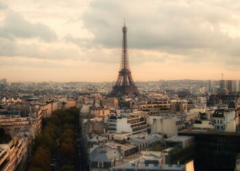 Paris’e Gidemeyenin Paris Şiiri / Metin Fırat