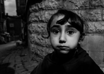 Karanlıkta Bir Çocuk Çığlığı / Eyüp Toru