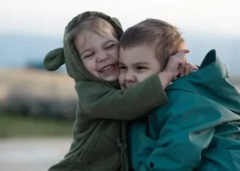 SAYGI YERE DÜŞÜNCE / TURGUT GİRENİZ