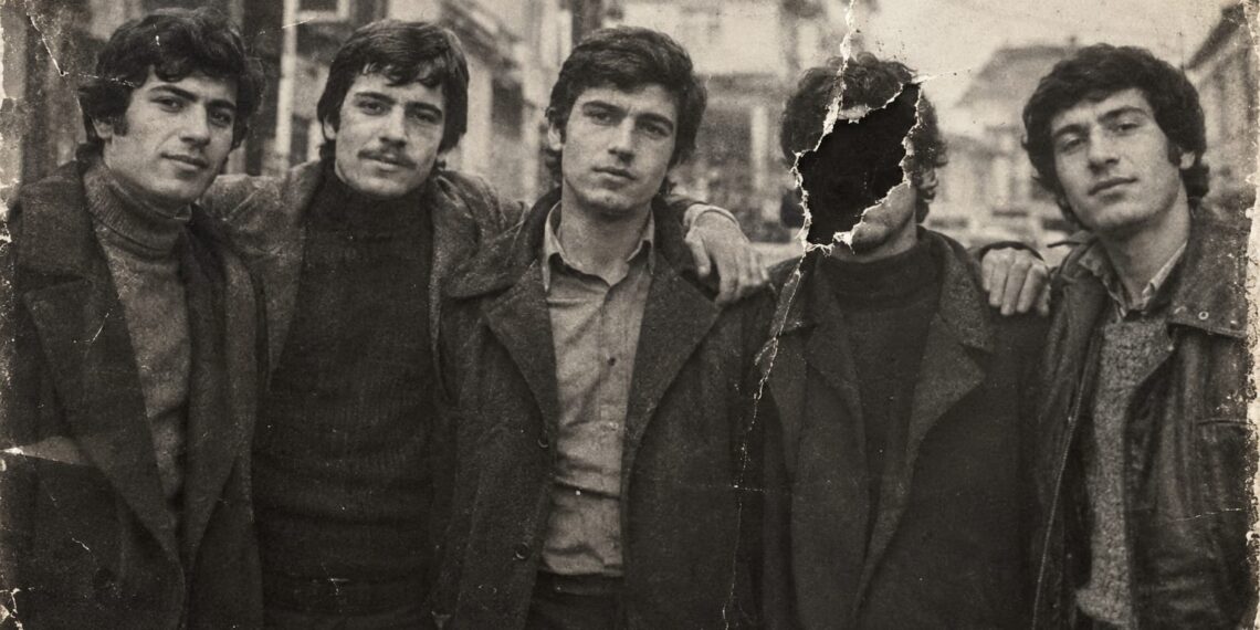 Eksik Fotoğraf / Selcen Gezgin