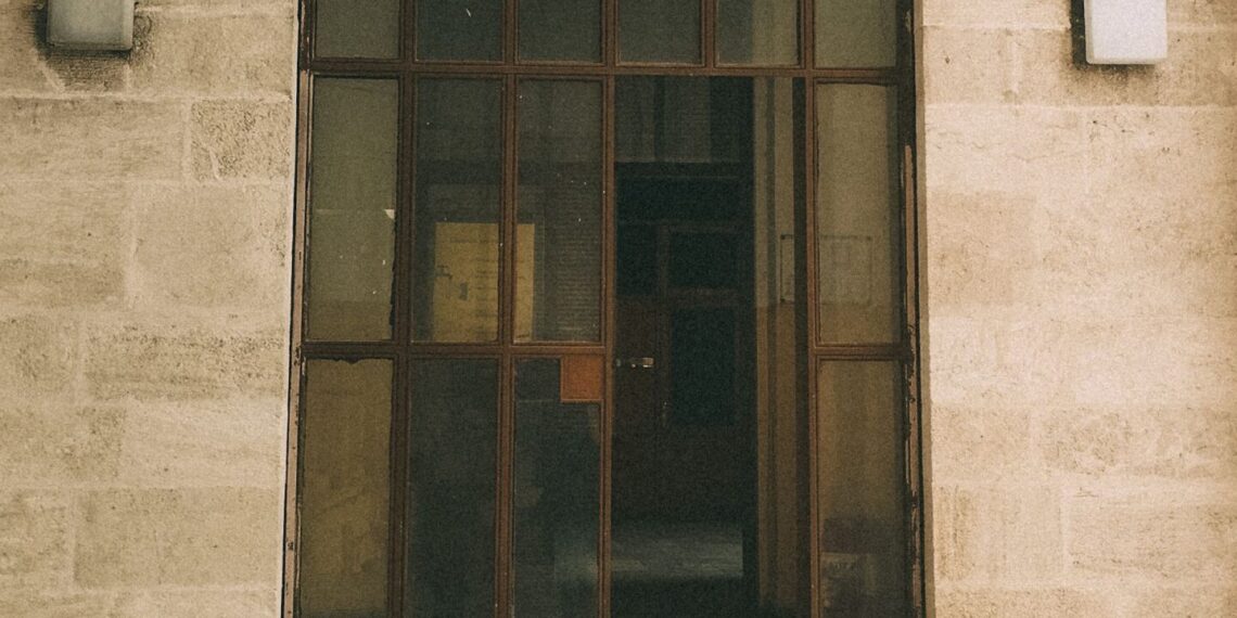 Kapıya Yakın Olan / Eyüp Toru